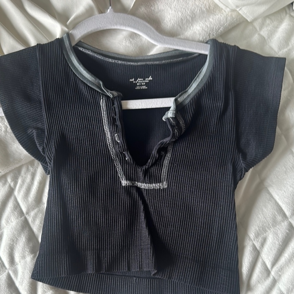 Black Ribbed Short Sleeve Top